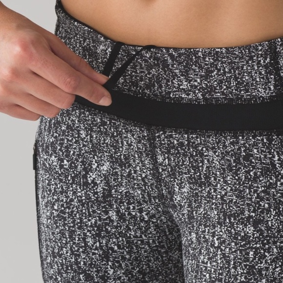 Lululemon Inspire Tight II Leggings
Power Luxtreme Suited Jacquard Black White - Picture 14 of 14